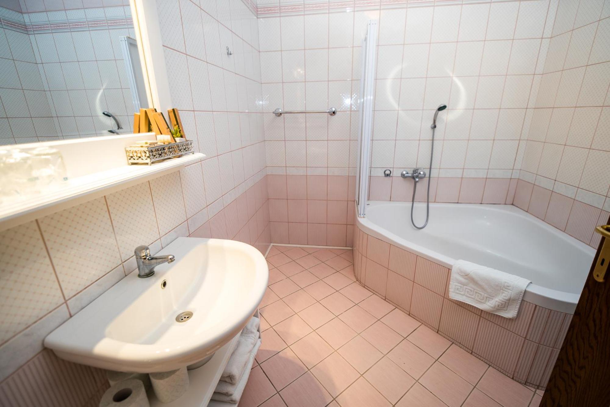 Splavar Rooms Brezice Bilik gambar